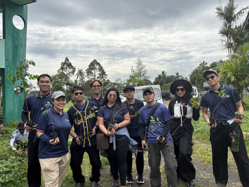 Volunteers hold Narra saplings ready for planting on the mountain.